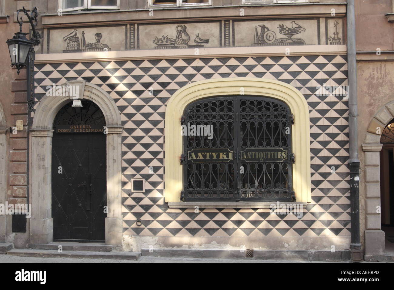 Schwarz / weiß gemusterten Fassade der Antiquitätenladen in der alten Stadt von Warschau Polen Osteuropa Stockfoto