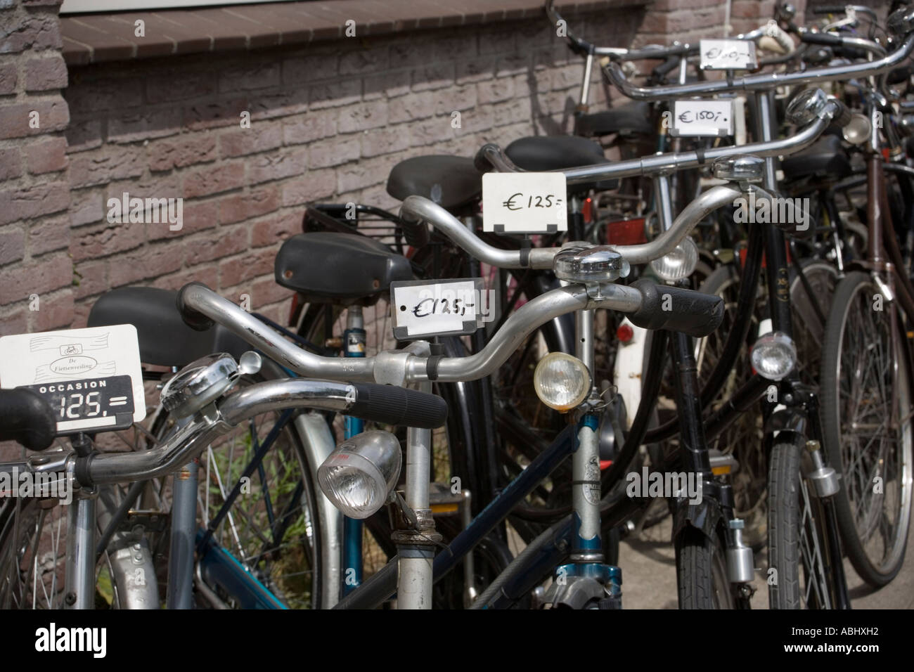 Fahrräder zum Verkauf hautnah Amsterdam Holland Niederlande Stockfoto