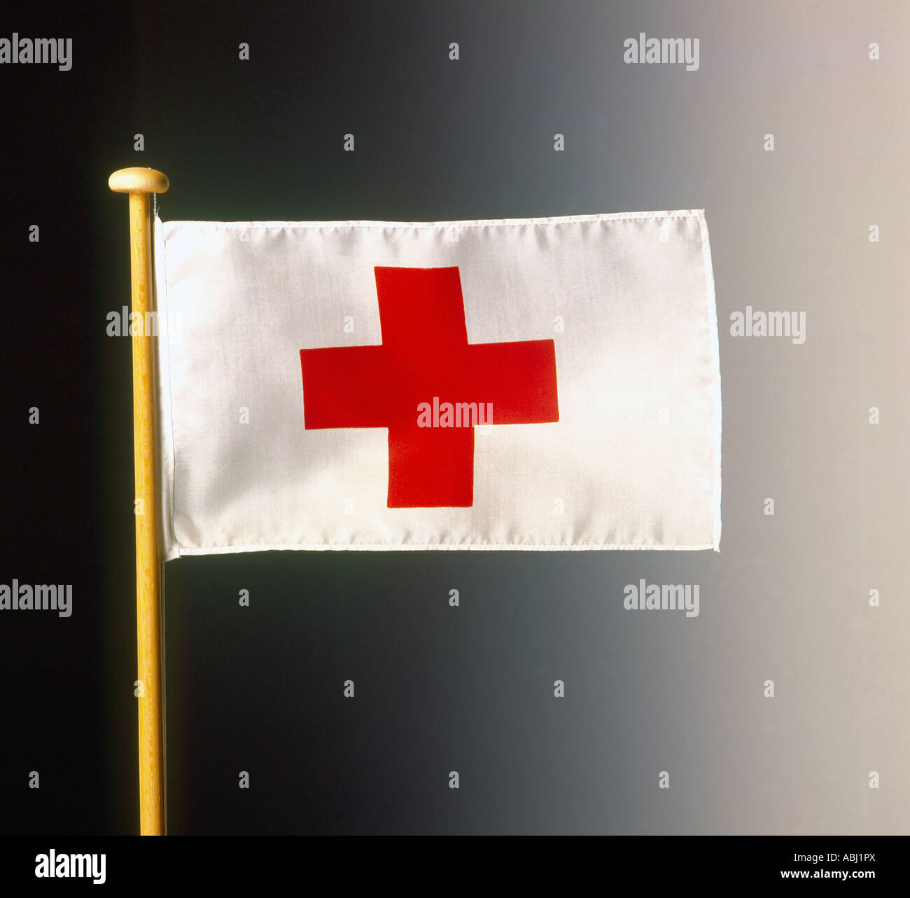 Flagge von medizinischen Organisation von roten Kreuz. Foto: Willy Matheisl Stockfoto