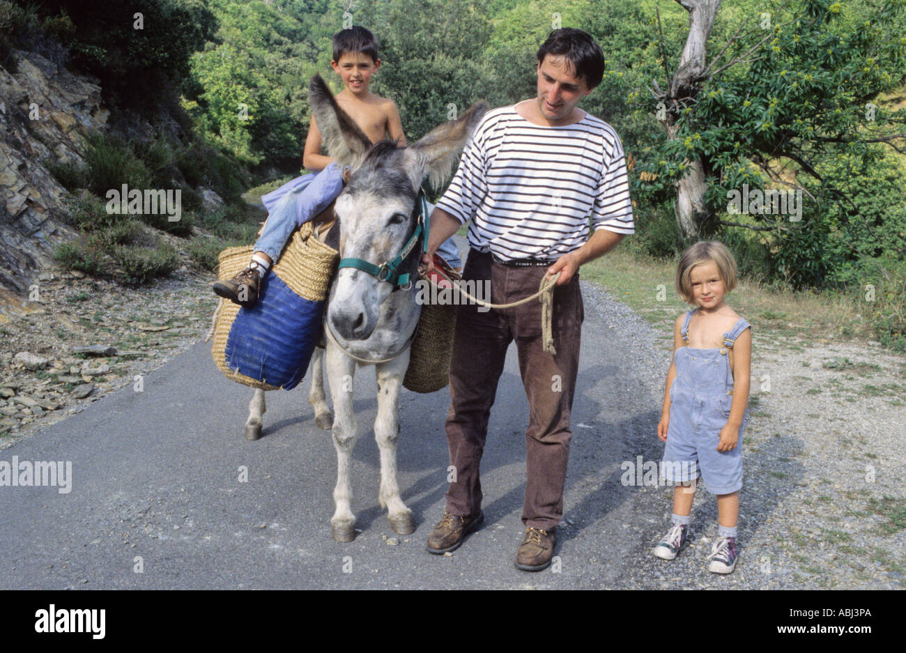 Familie bequem zu Hause mit ihren Esel Stockfoto