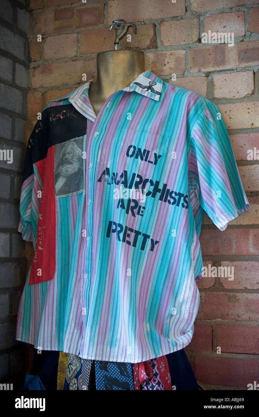 Nur Anarchisten sind ziemlich Hemd in Rellik Vintage Kleidung Shop Golborne Road London England UK Stockfoto
