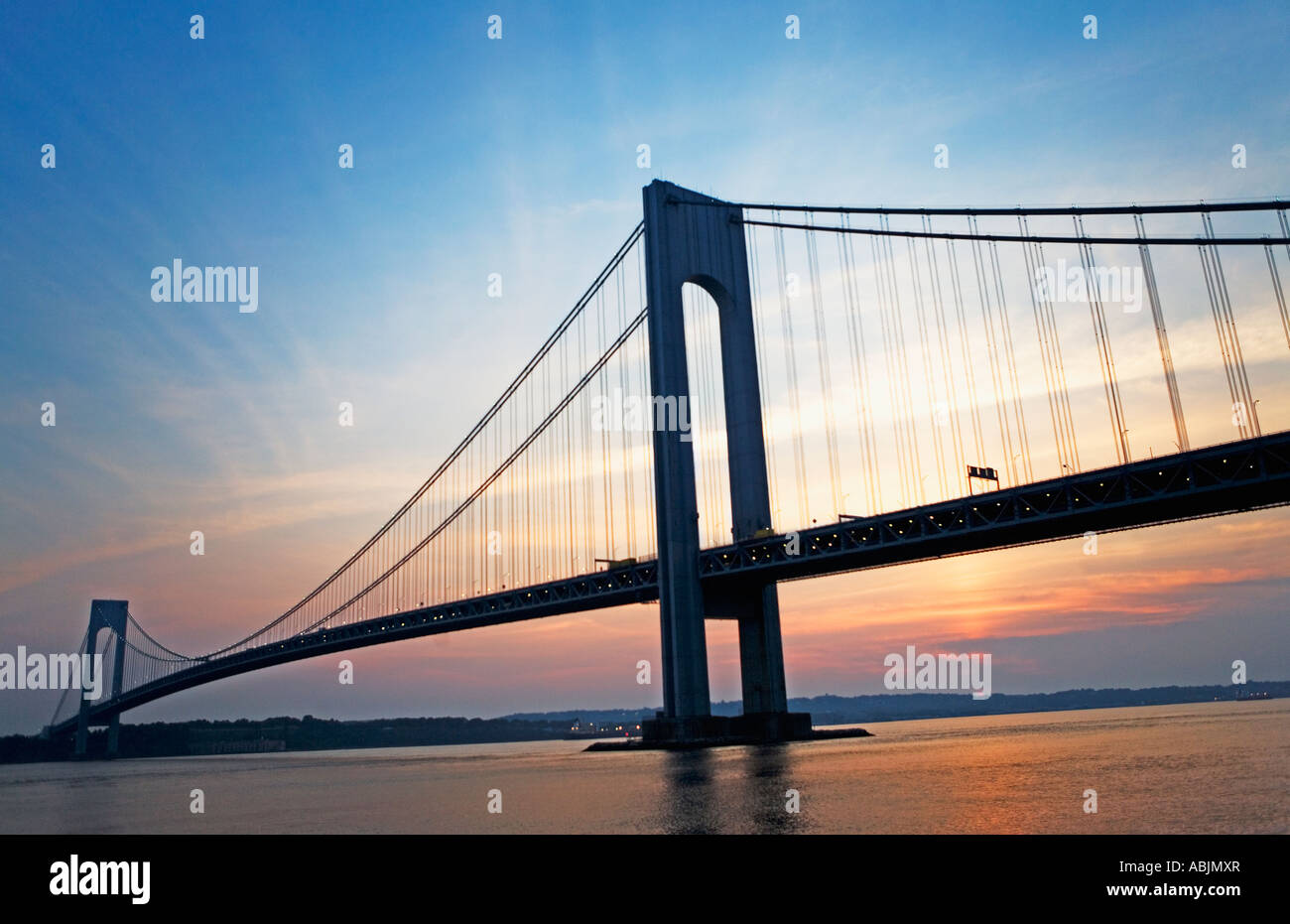Sonnenaufgang an der Verrazano Bridge New York Vereinigte Staaten Stockfoto