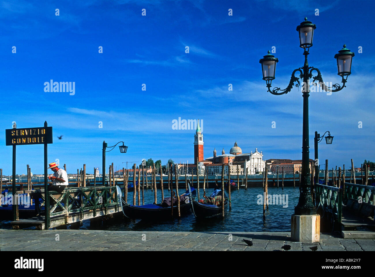 Gondeln in der Nähe von San Giorgio Maggiore Insel, Venedig, Italien Stockfoto