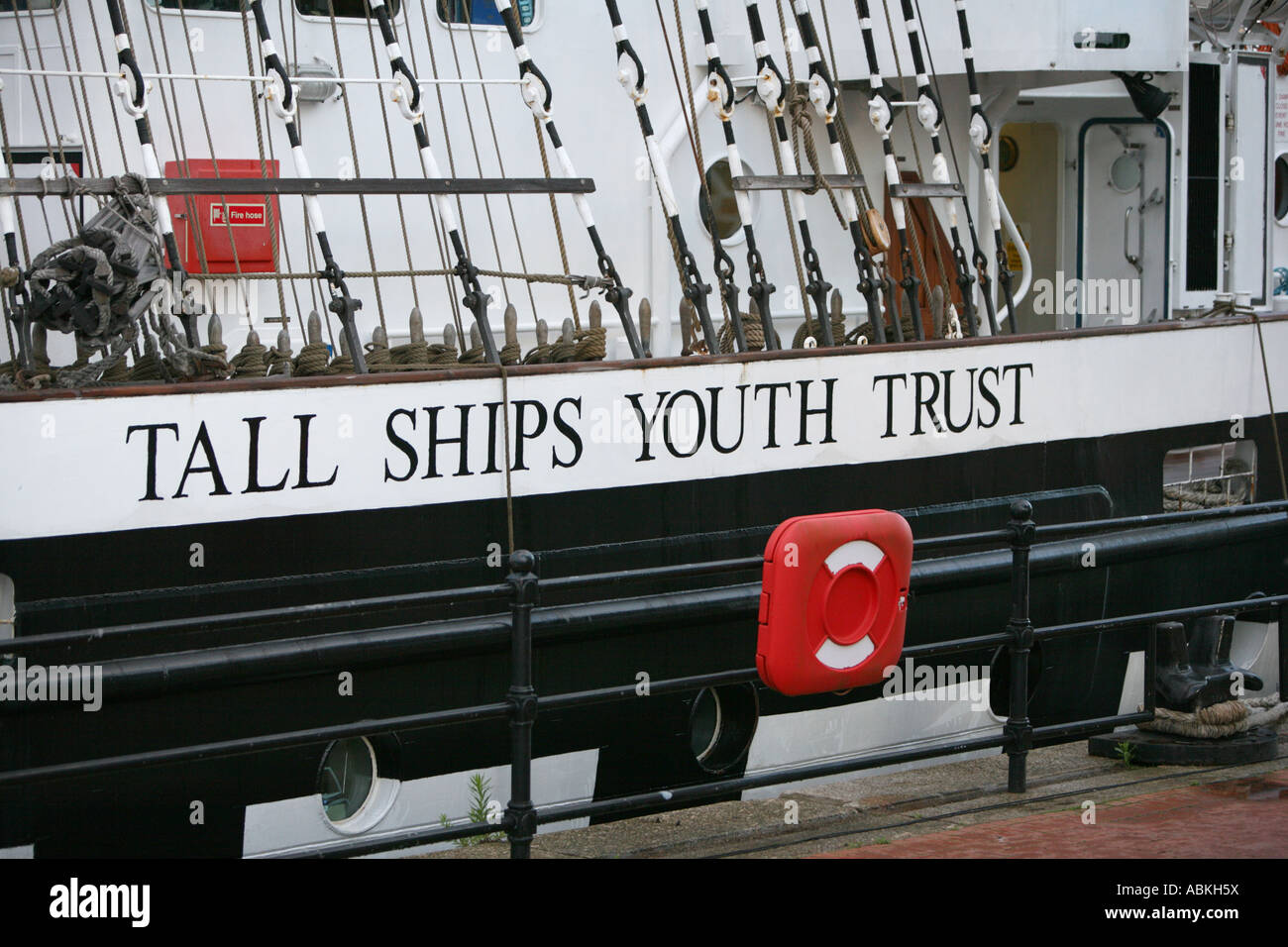 Großsegler Jugend Vertrauen Stavros s Niarchos Segelschiff am Liegeplatz in Cardiff Bay Stockfoto