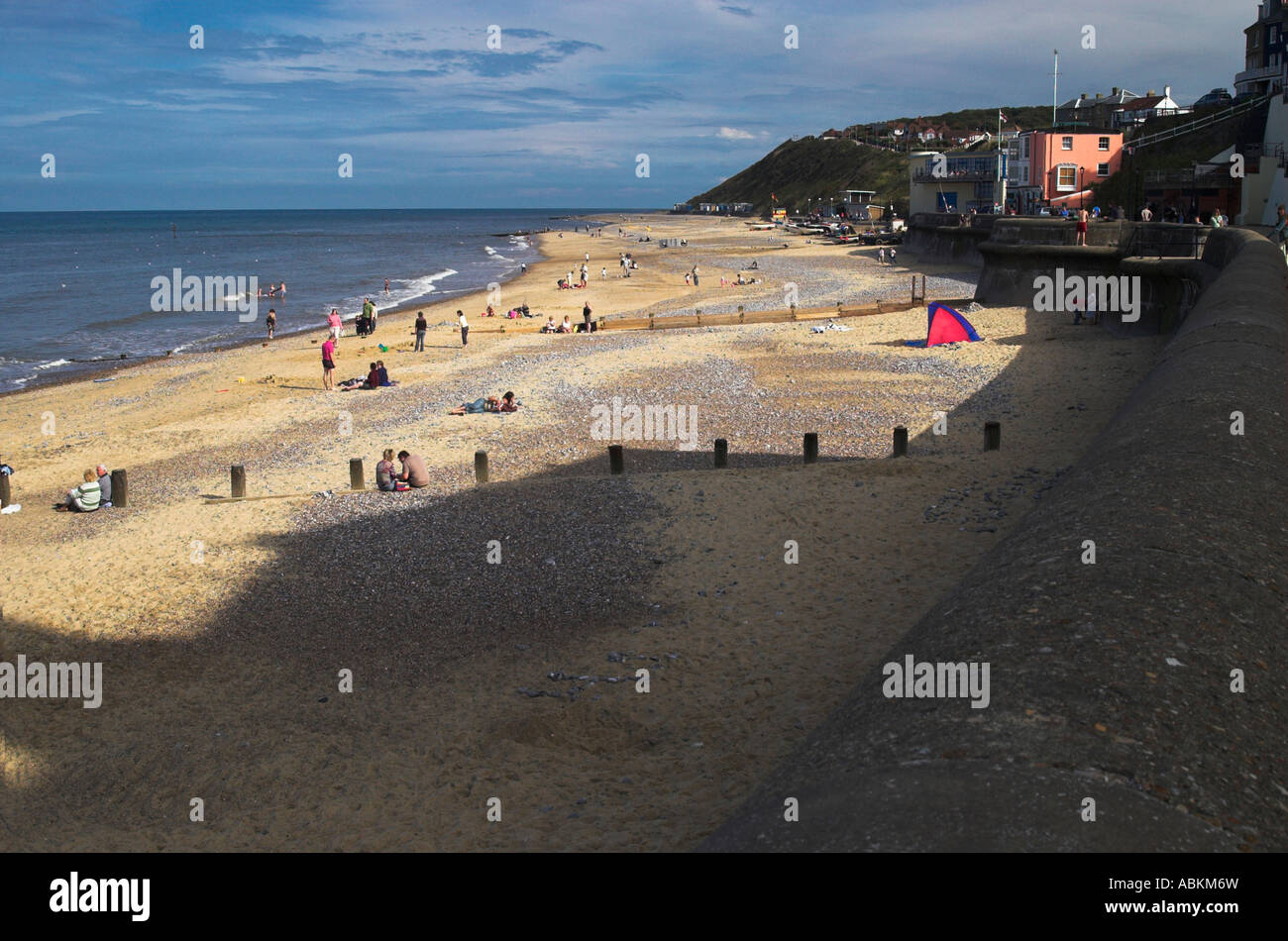 Der Strand und Pier In Cromer Norfolk East Anglia England Großbritannien Grossbritannien U K Juli 2006 Stockfoto