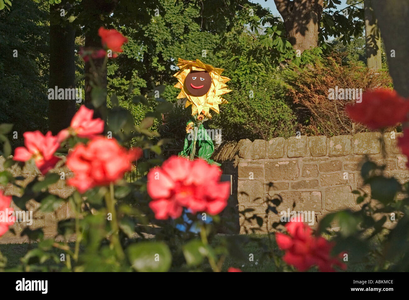 Thornton Hough Scarecrow Festival Wirral UK Juni 2005 Stockfoto