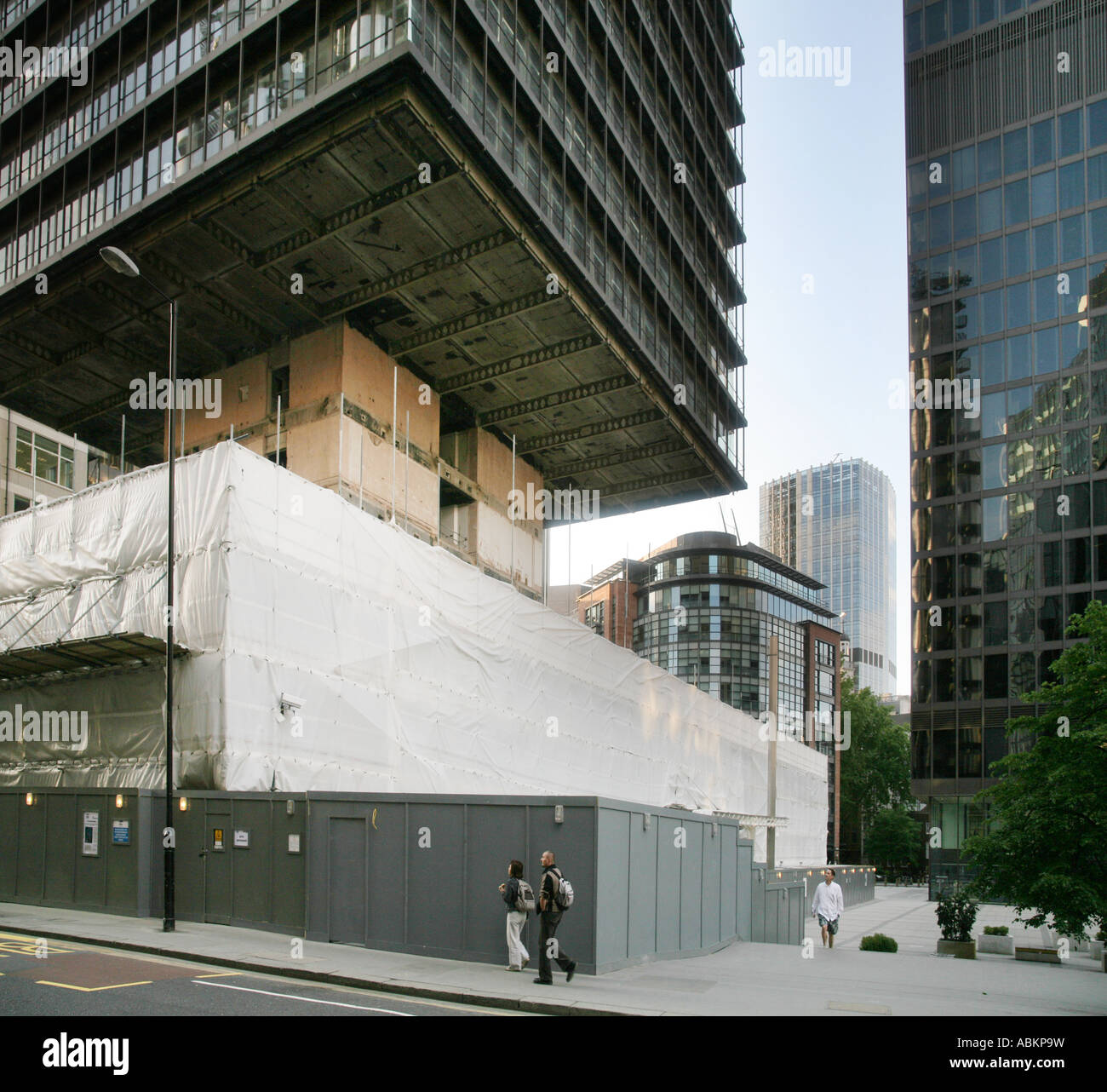 städtische Bürogebäude Abbruch und Sanierung im Finanzdistrikt London UK Stockfoto
