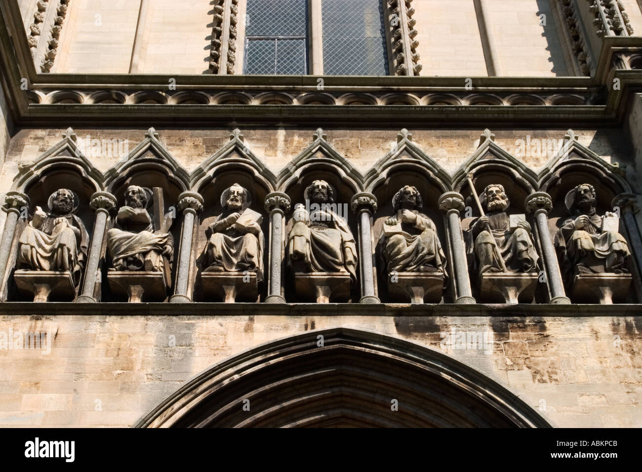 Detail der Statue über dem West-Tor von St Mary Redcliffe in Bristol England Stockfoto