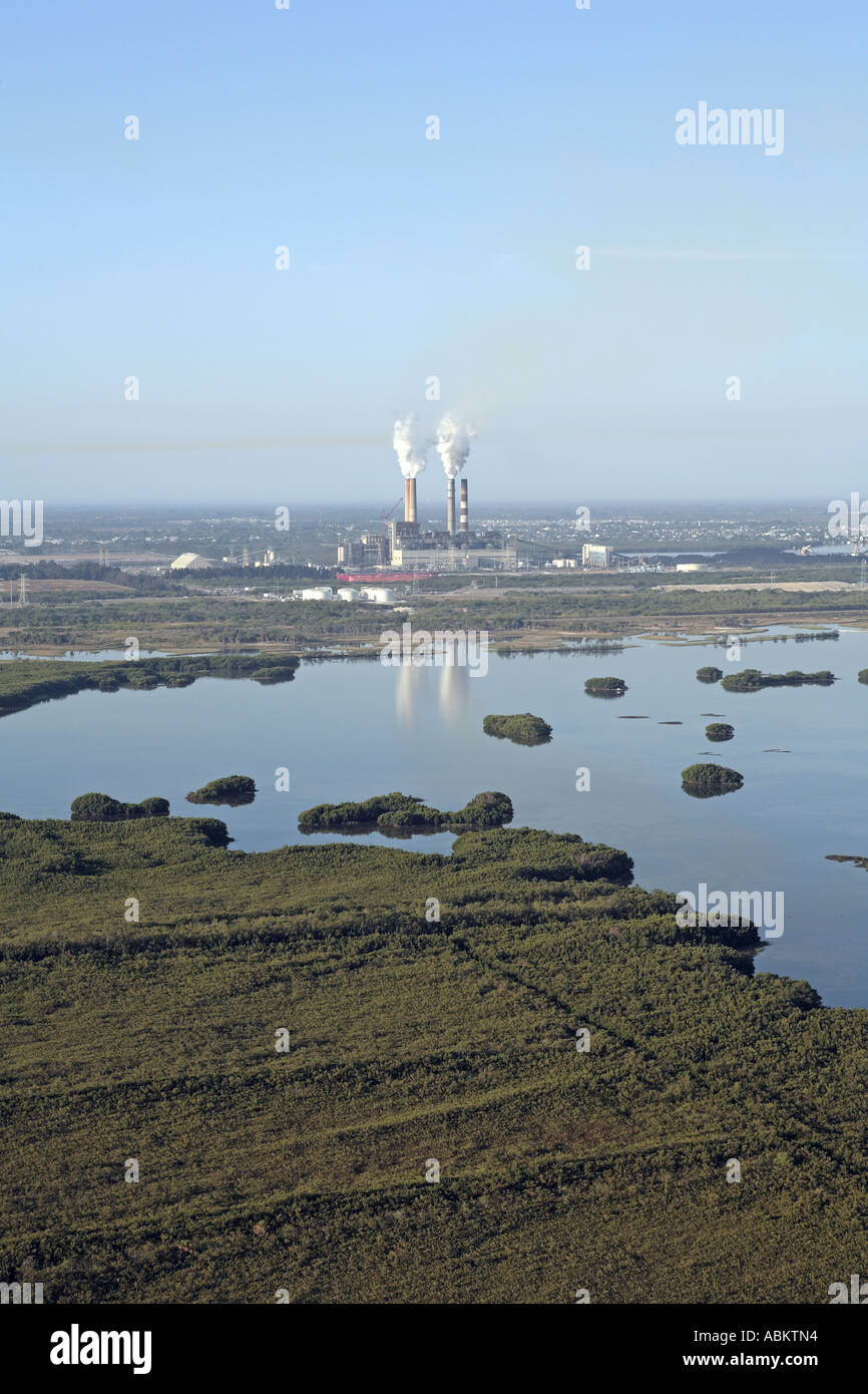 Luftbild des schweren industriellen macht Meerwasserentsalzungsanlage Tampa Bay, Apollo Beach, Big Bend, Florida Stockfoto