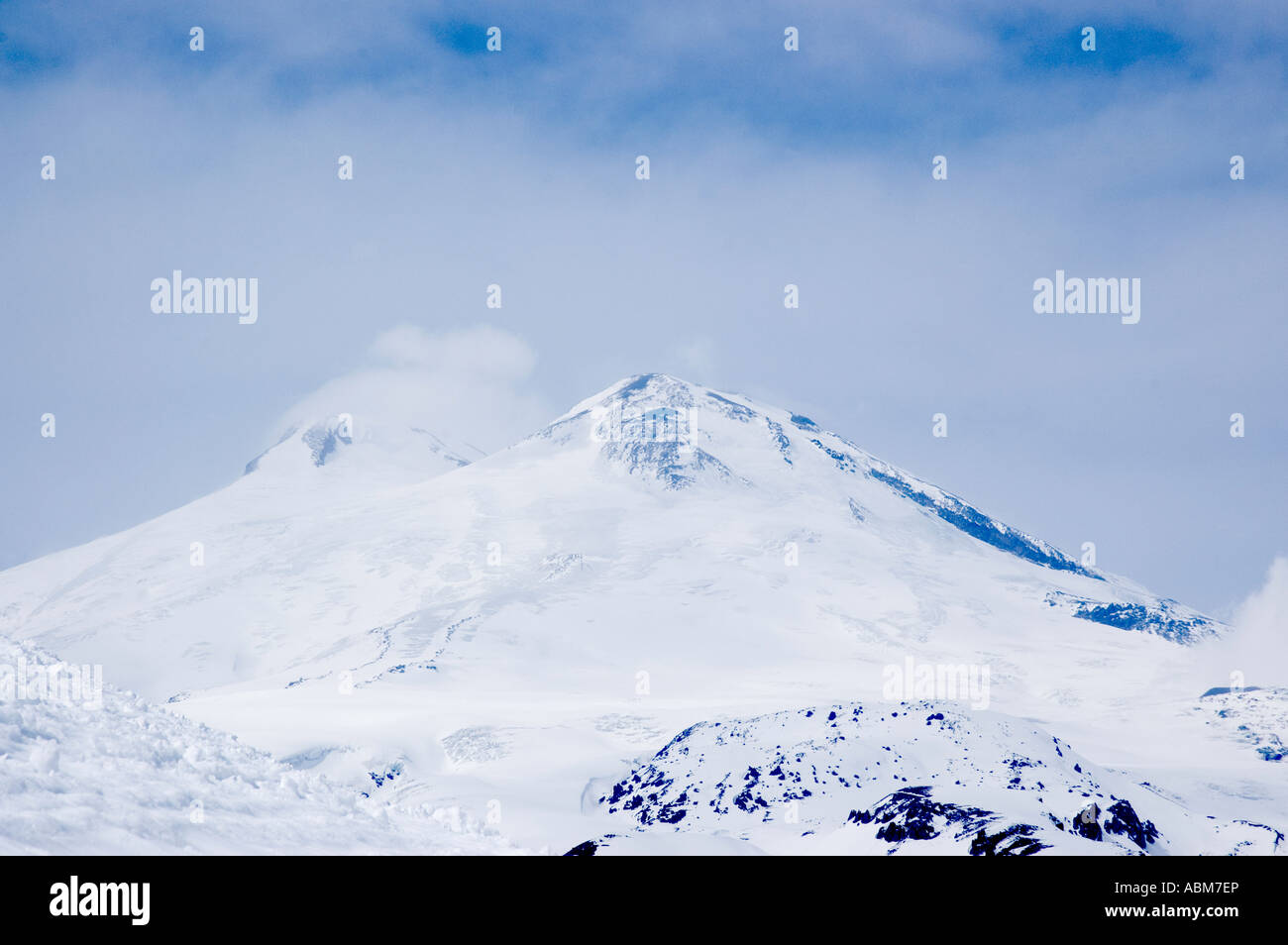 Nahaufnahme von Twin Peaks des Mount Elbrus im Nordkaukasus South Western Russlands Stockfoto