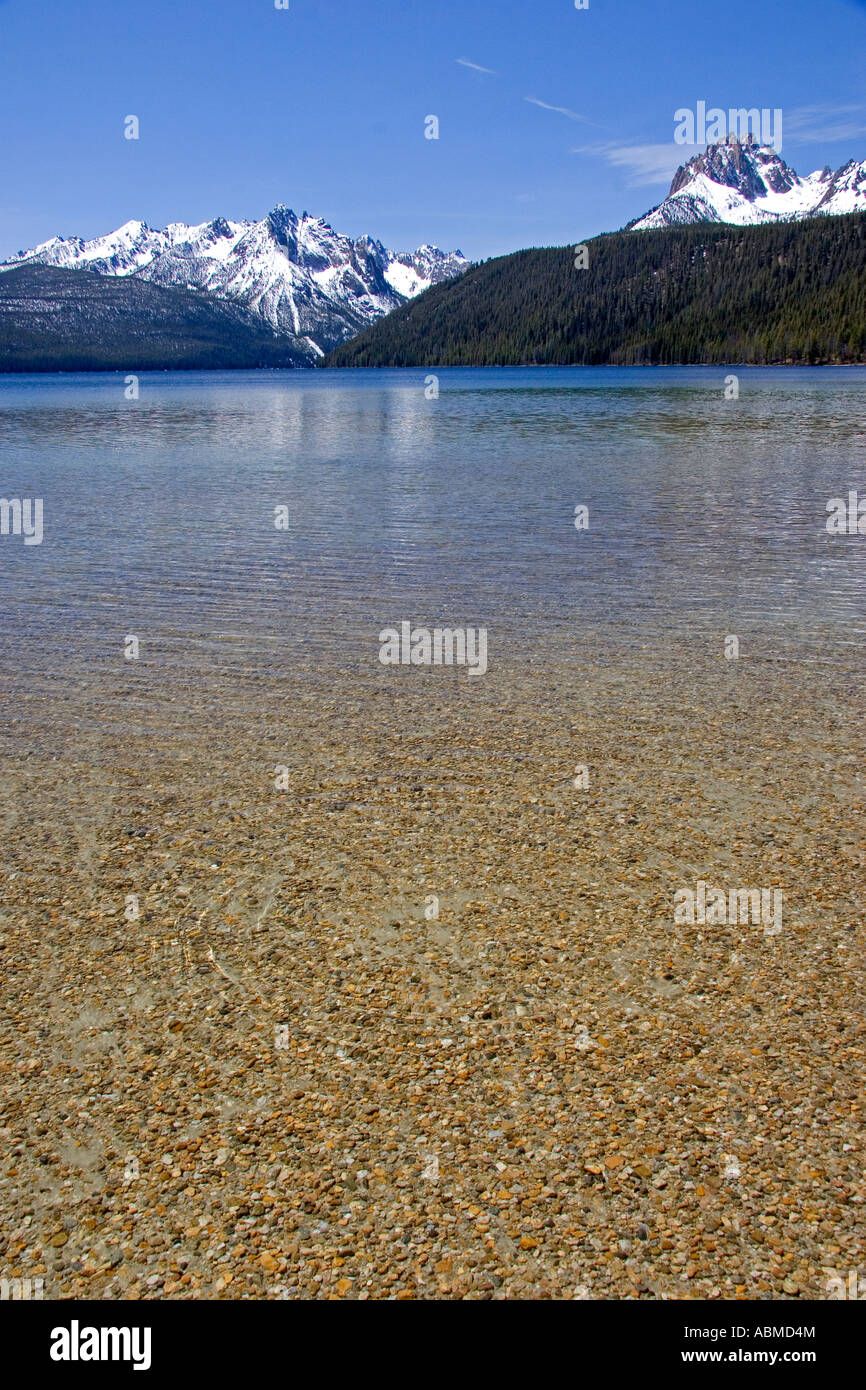Rotbarsch-See und den Sawtooth Mountains in Stanley Idaho Stockfoto