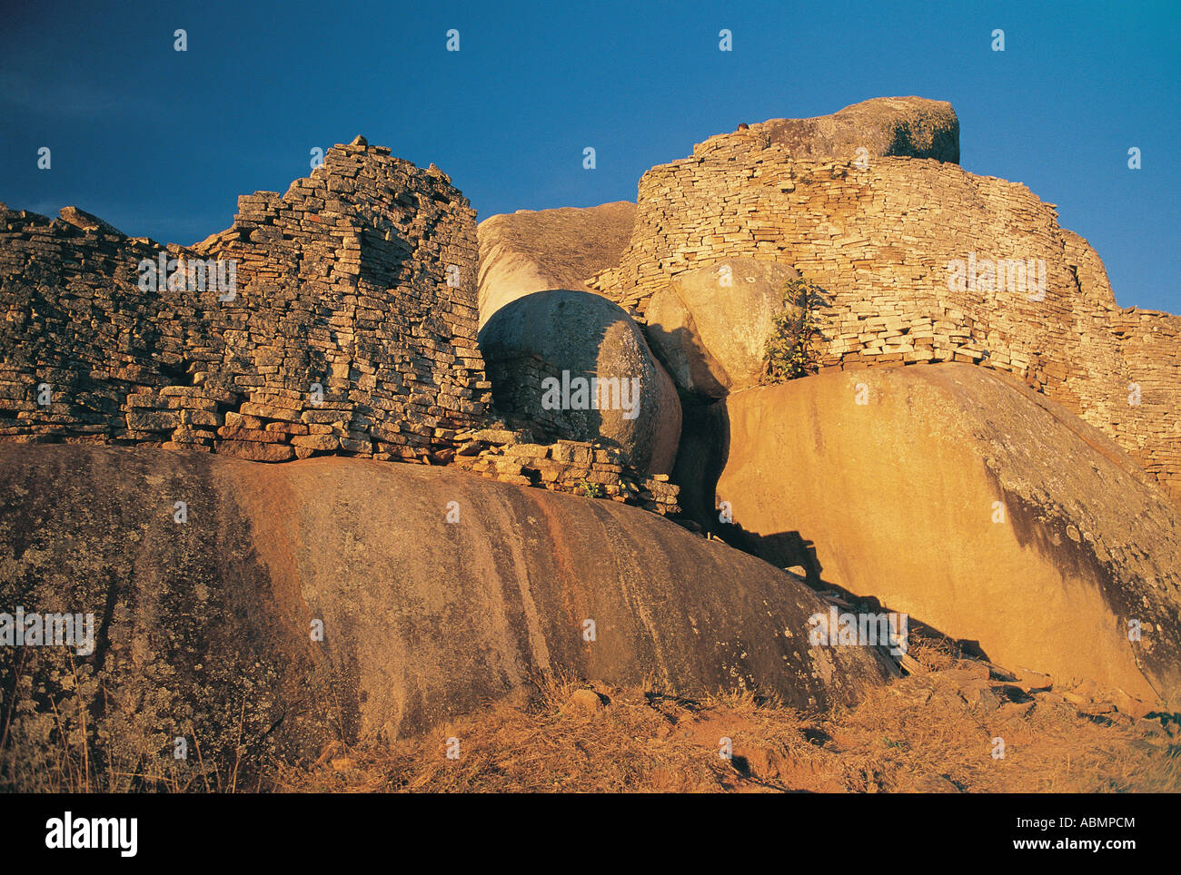 Blick auf komplexe Hügel namens ehemals Akropolis Great Zimbabwe Ruins Zimbabwe Stockfoto
