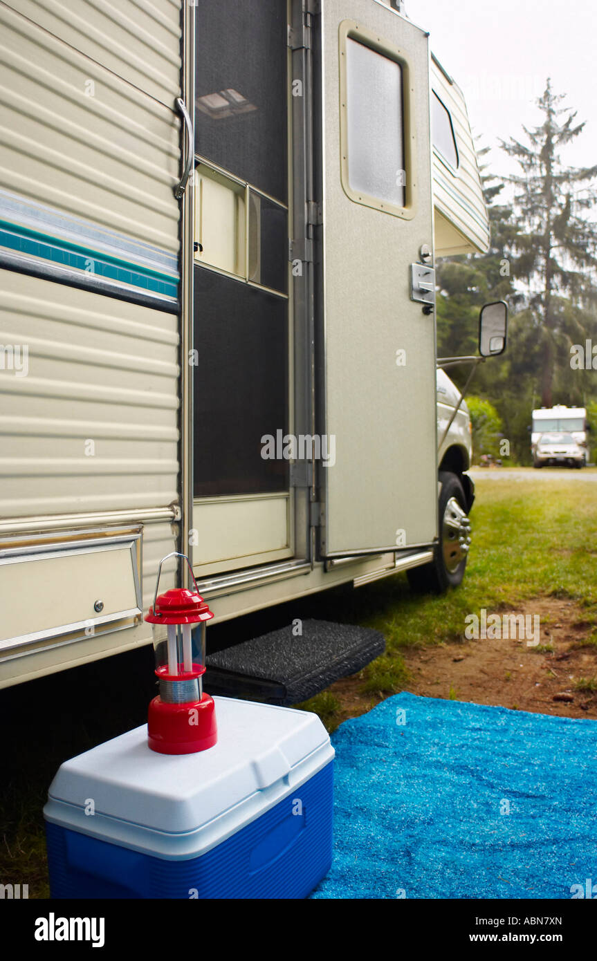 Freizeitfahrzeug auf Campingplatz Stockfoto