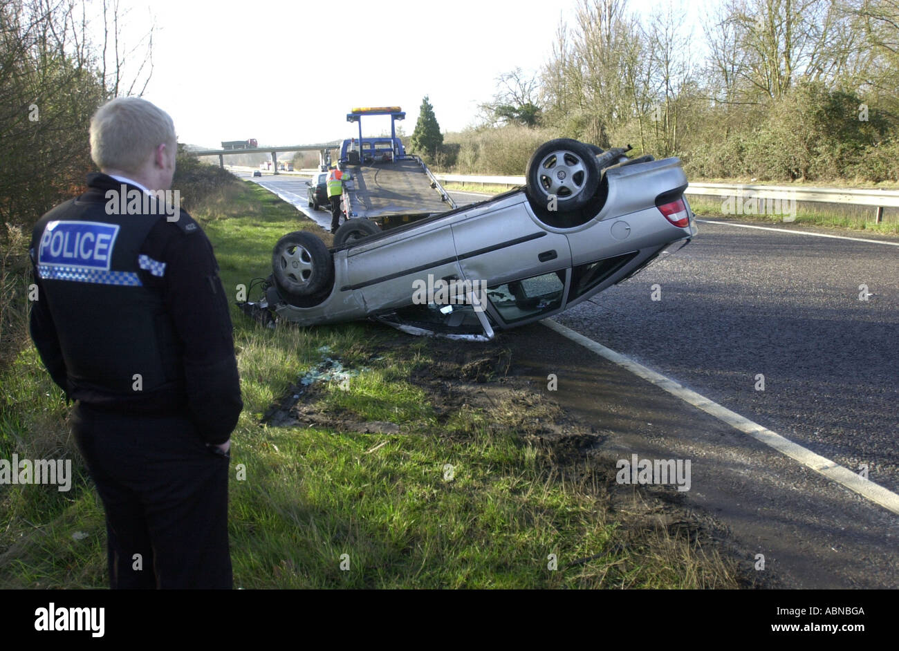 Silber Vauxhall Cavalier ist nach einem Unfall A6 Barton UK wiederhergestellt. Stockfoto