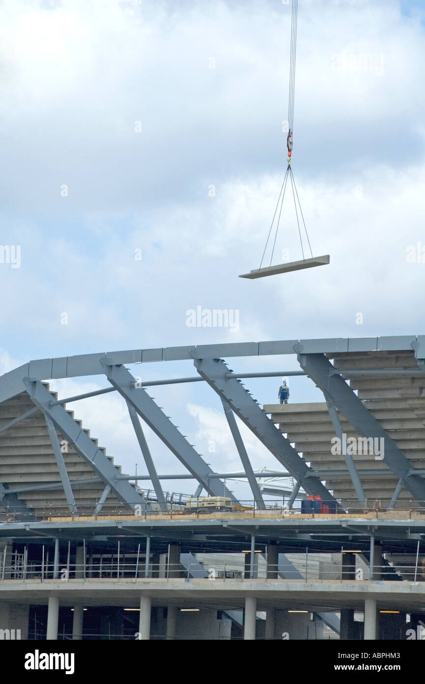 Bau des neuen Emirates-Stadion von Arsenal zeigt die Terrassen gehoben in Ort, Holloway, London, UK Stockfoto