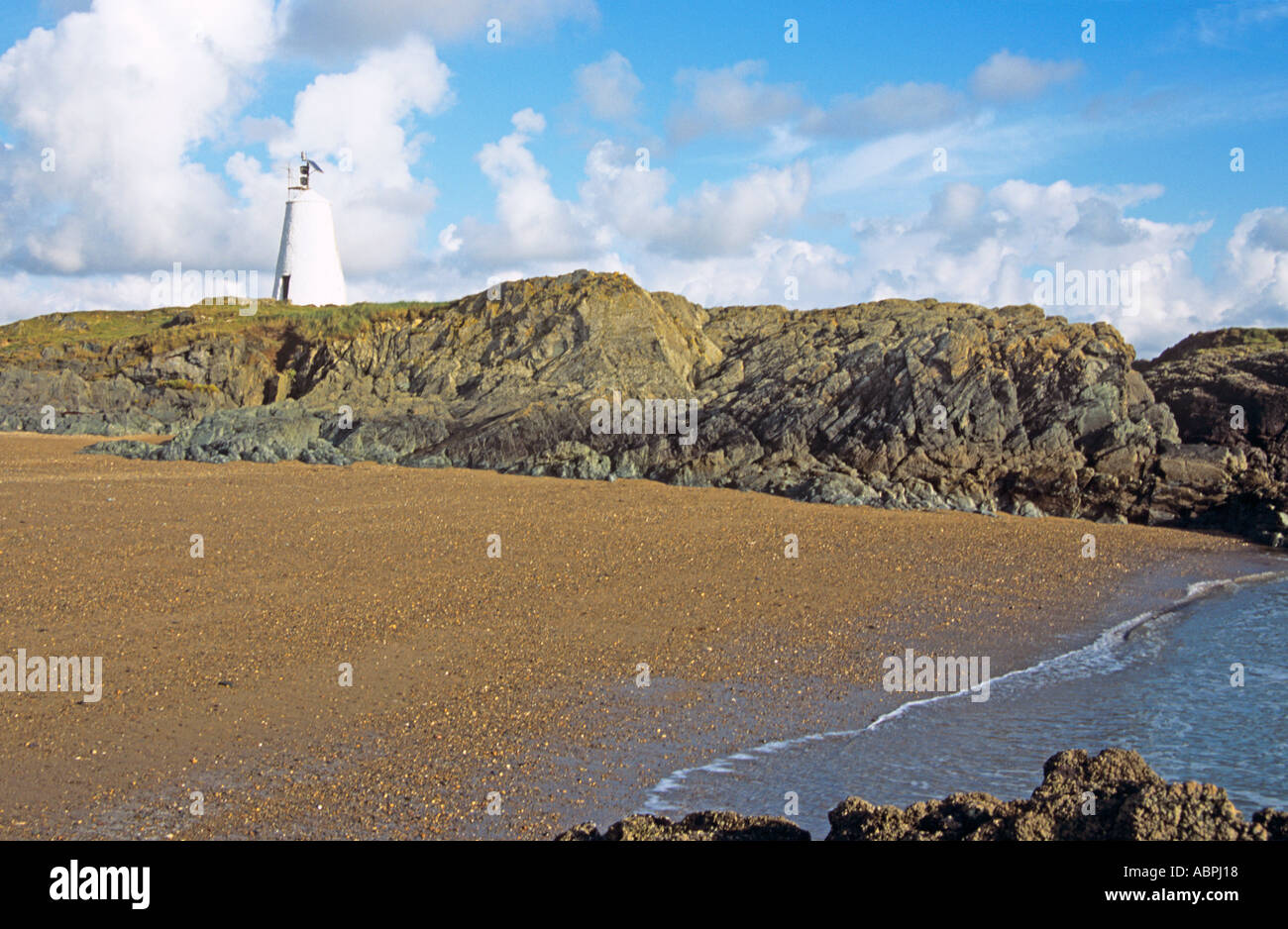 LLANDDWYN Insel ANGLESEY UK Dezember Twr Mawr Baujahr 1845, Matrosen der gefährlichen Felsen zu warnen die neuere der beiden Leuchttürme Stockfoto