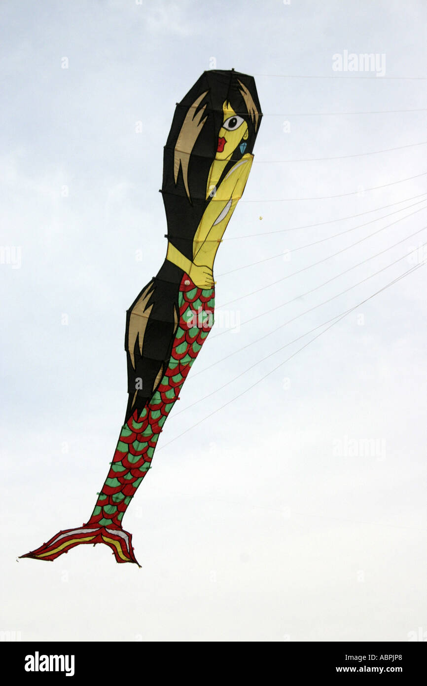 RSC78948 Drachenfliegen Festival Makar Sankranti wird mit Drachensteigen 14 th Januar Bombay Mumbai Maharashtra Indien gefeiert. Stockfoto