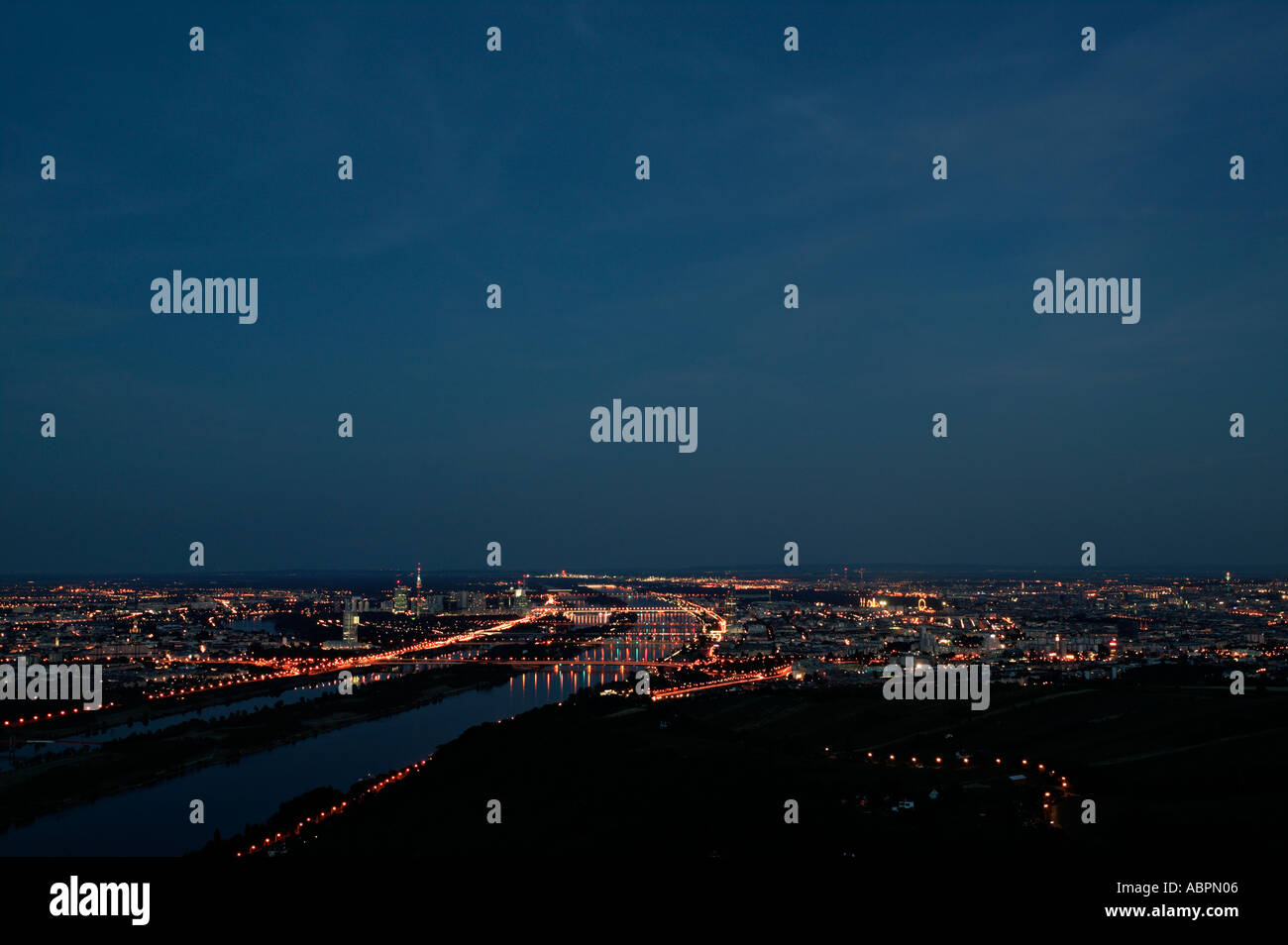 Donau und die Stadt Wien Österreich Stockfoto