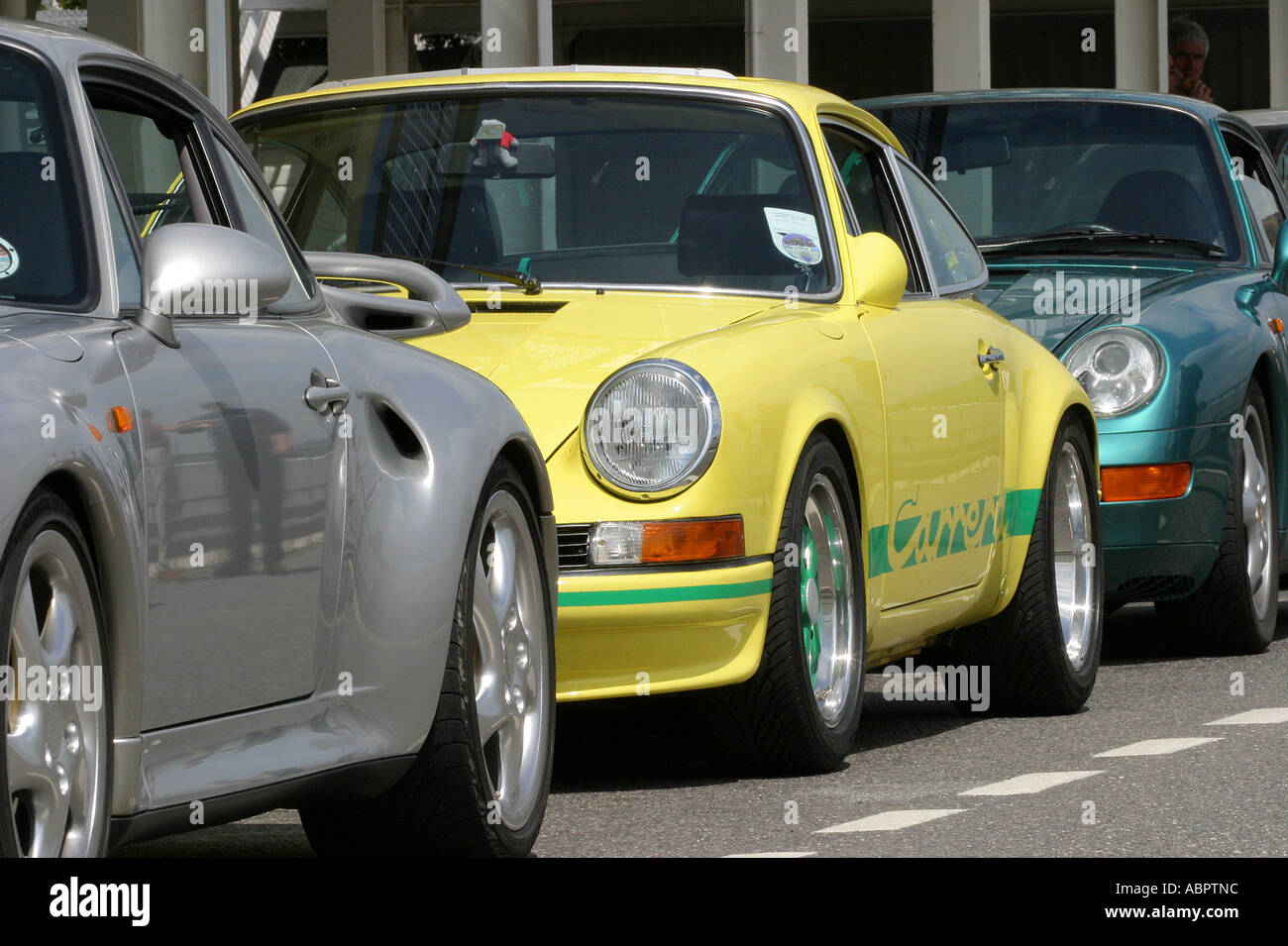 Porsche-Besitzer Trackday auf dem Goodwood Motor Circuit in Sussex, England. Stockfoto