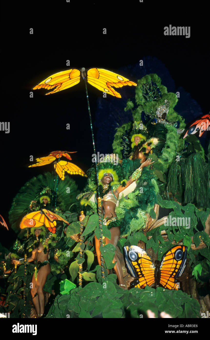 Rio De Janeiro, Brasilien. Karneval-Schwimmer mit bunten Schmetterling und Regenwald-Thema. Stockfoto