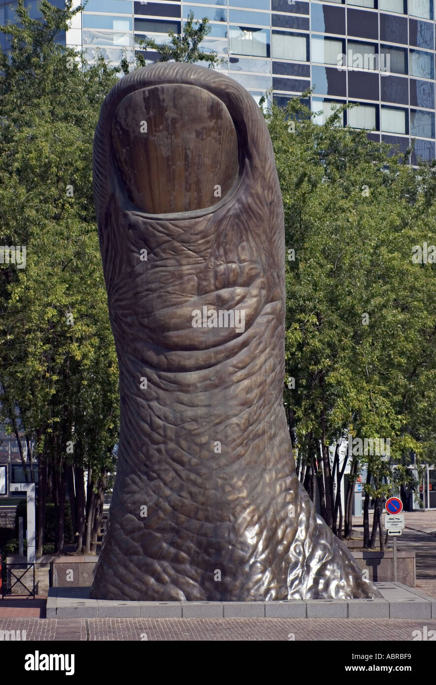 Riesige Daumen Skulptur an La Defense Paris Frankreich Stockfoto