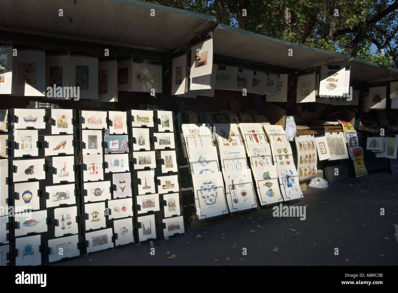 Les Boites des Bouquinistes Bücherstände auf dem linken Ufer der Seine in der Nähe von Pont Royale Paris Bücherstand in der Abendsonne Stockfoto