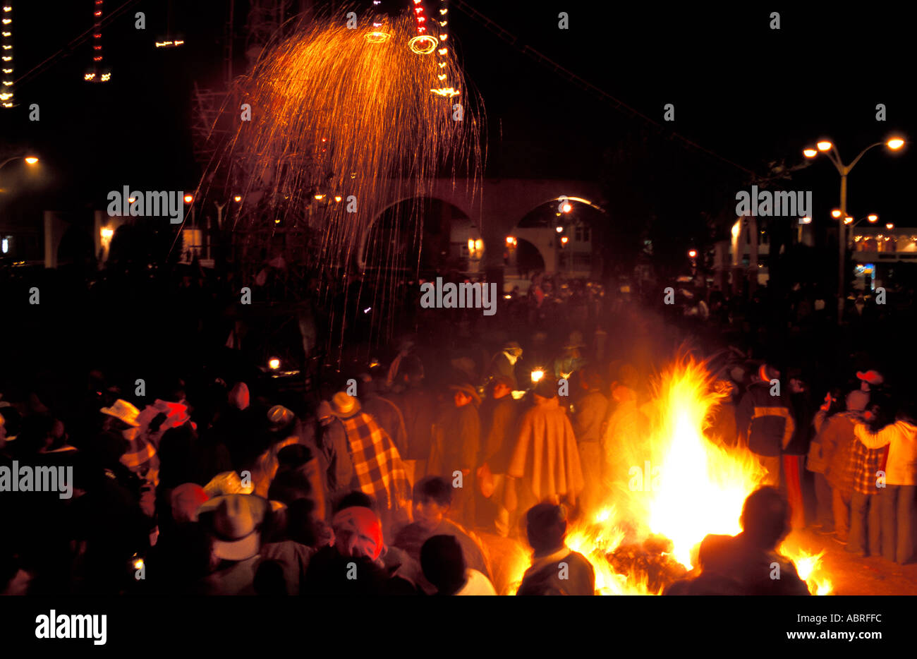 Feiern für Arequipa Tag Ascuncion 15. August Prozessionen Feuerwerk Chivay Colca Tal Peru S America Stockfoto