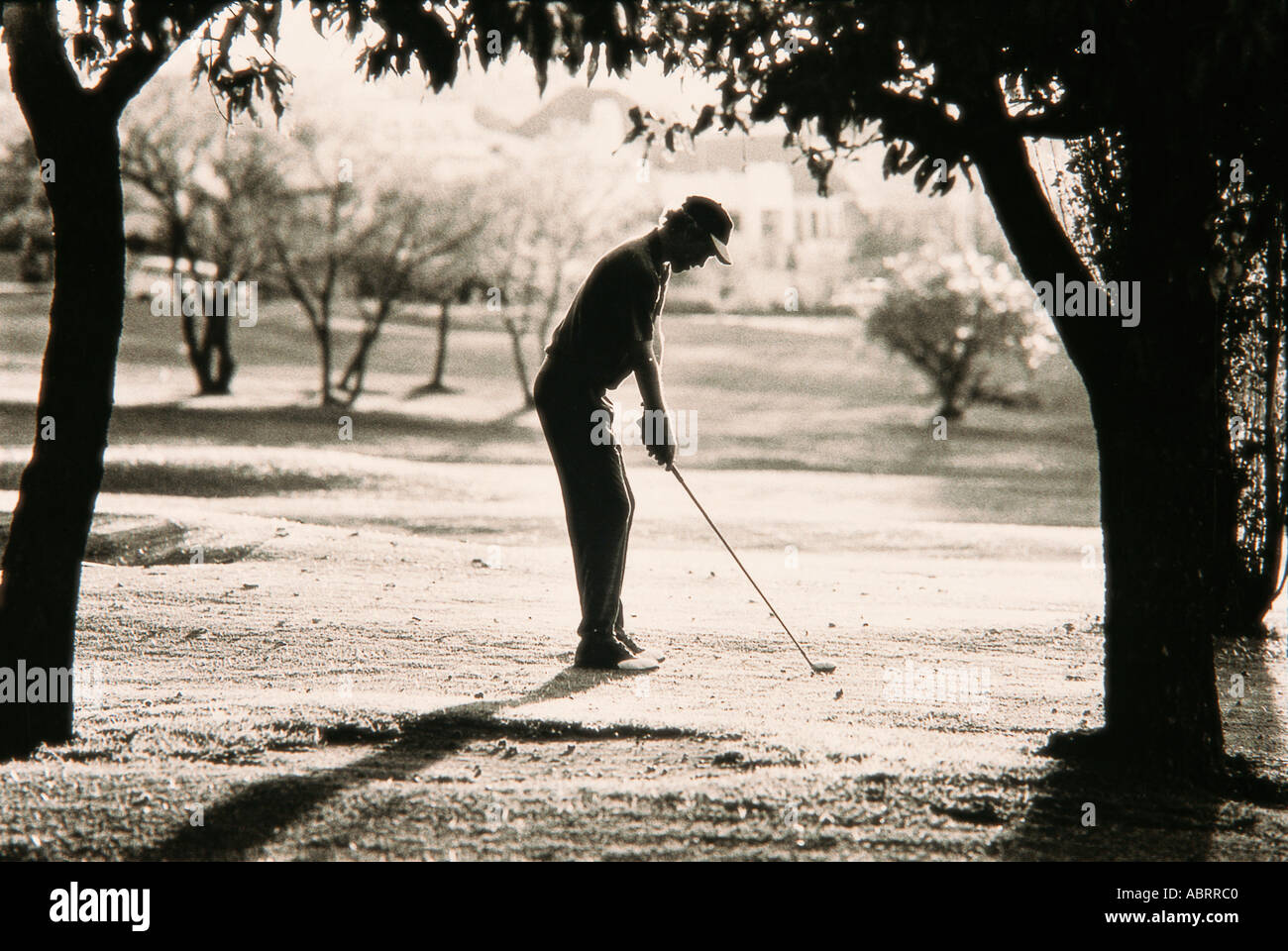 Golfer, die immer bereit, Schuss auf Golfplatz Stockfoto