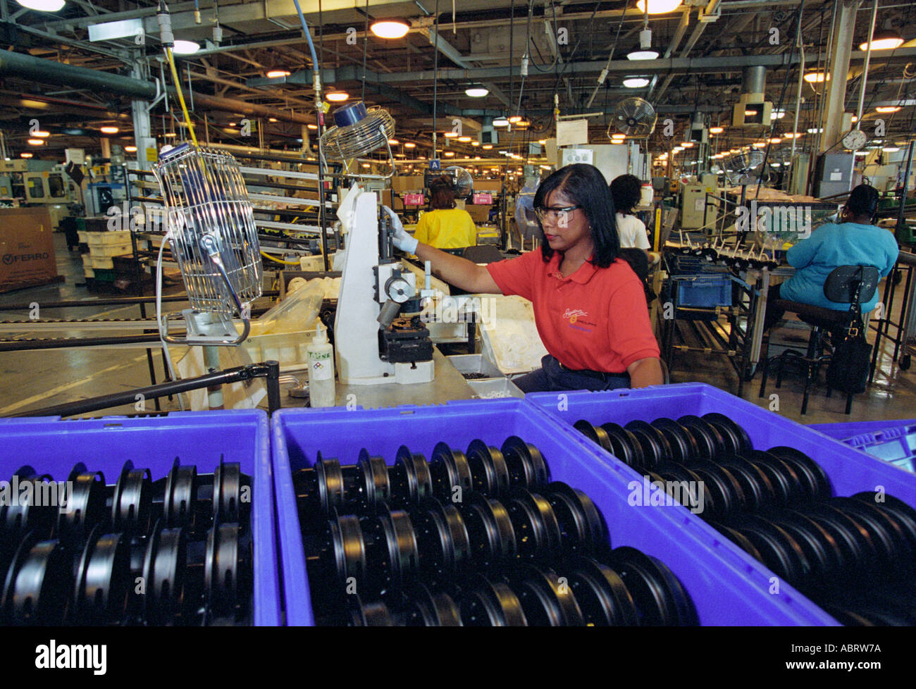 Auto-Teile-Worker bei Delphi Stockfoto