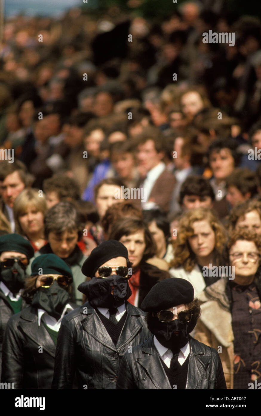 Frauen paramilitärische Soldaten Großbritannien Francis Hughes Hungerstreiker Beeral 1981 Bellaghy, im County Londonderry, Nordirland The Troubles 1980s Stockfoto