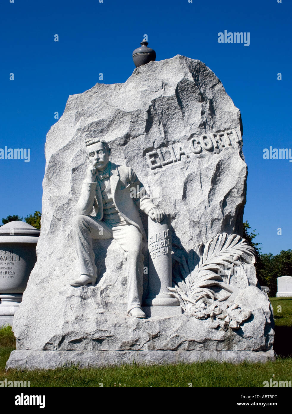 Denkt Mann Grabstein auf dem Hope Cemetery in Barre, Vermont der Granit-Hauptstadt der Welt Stockfoto