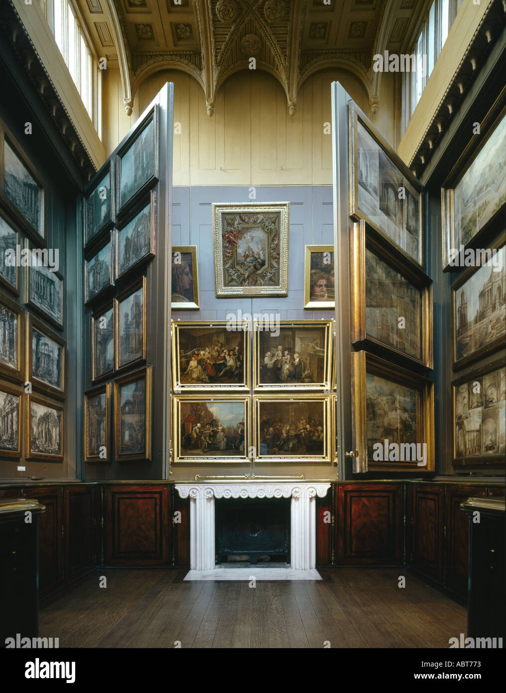 Sir John Soane Museum Lincolns Inn Fields C 1813 Die Bild Raum Mit Paneelen Zu Offnen Architekt Sir John Soane Stockfotografie Alamy Sir John Soane Museum Lincolns Inn Fields C 1813 Die Bild Raum Mit Paneelen Zu Offnen Architekt Sir John Soane Stockfotografie Alamy
