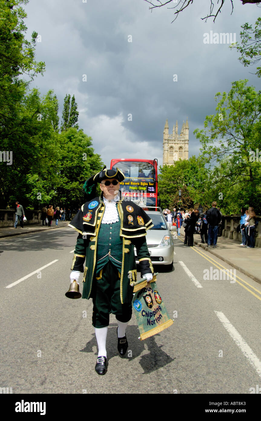 Ausrufer auf Magdalen Bridge Oberbürgermeister Parade Oxford United Kingdom of Great Britain Stockfoto