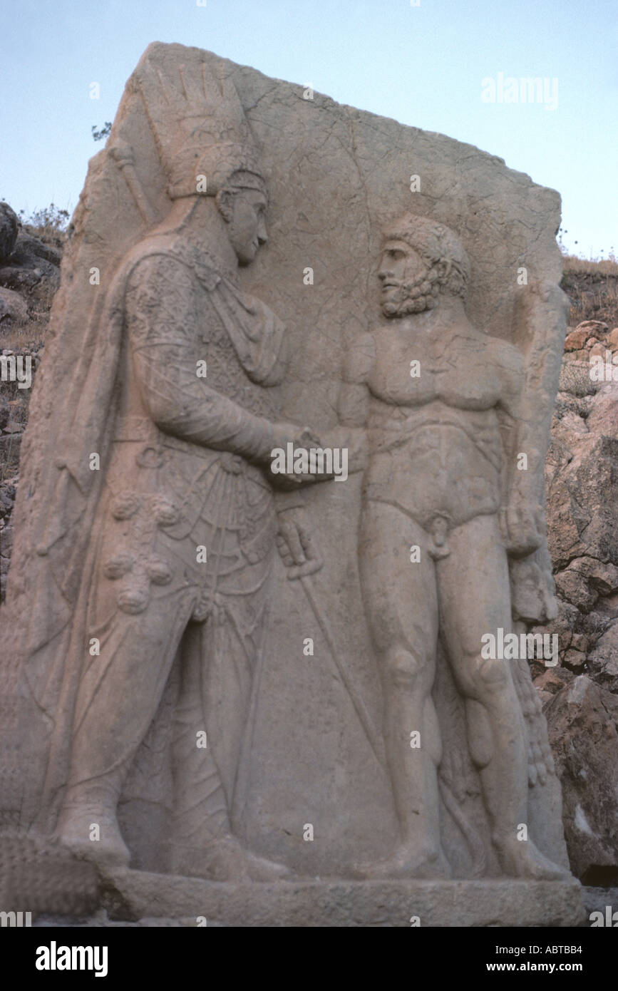 3 5 Meter hohes Relief des Herakles Herkules Händeschütteln mit Mithradates Calllinicus 50 BC Eski Kale Eski Kahta Landstraße nach Ne Stockfoto