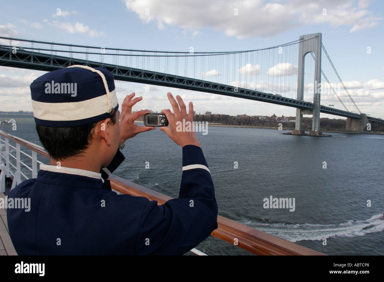 New York City, NY NYC, Lower, New York, Bay, Verrazano Narrows Bridge, Holland America Line, 10 10-tägige Kreuzfahrt in der Ostkaribik, 5 fünf Haltestellen, Rufhäfen, m Stockfoto