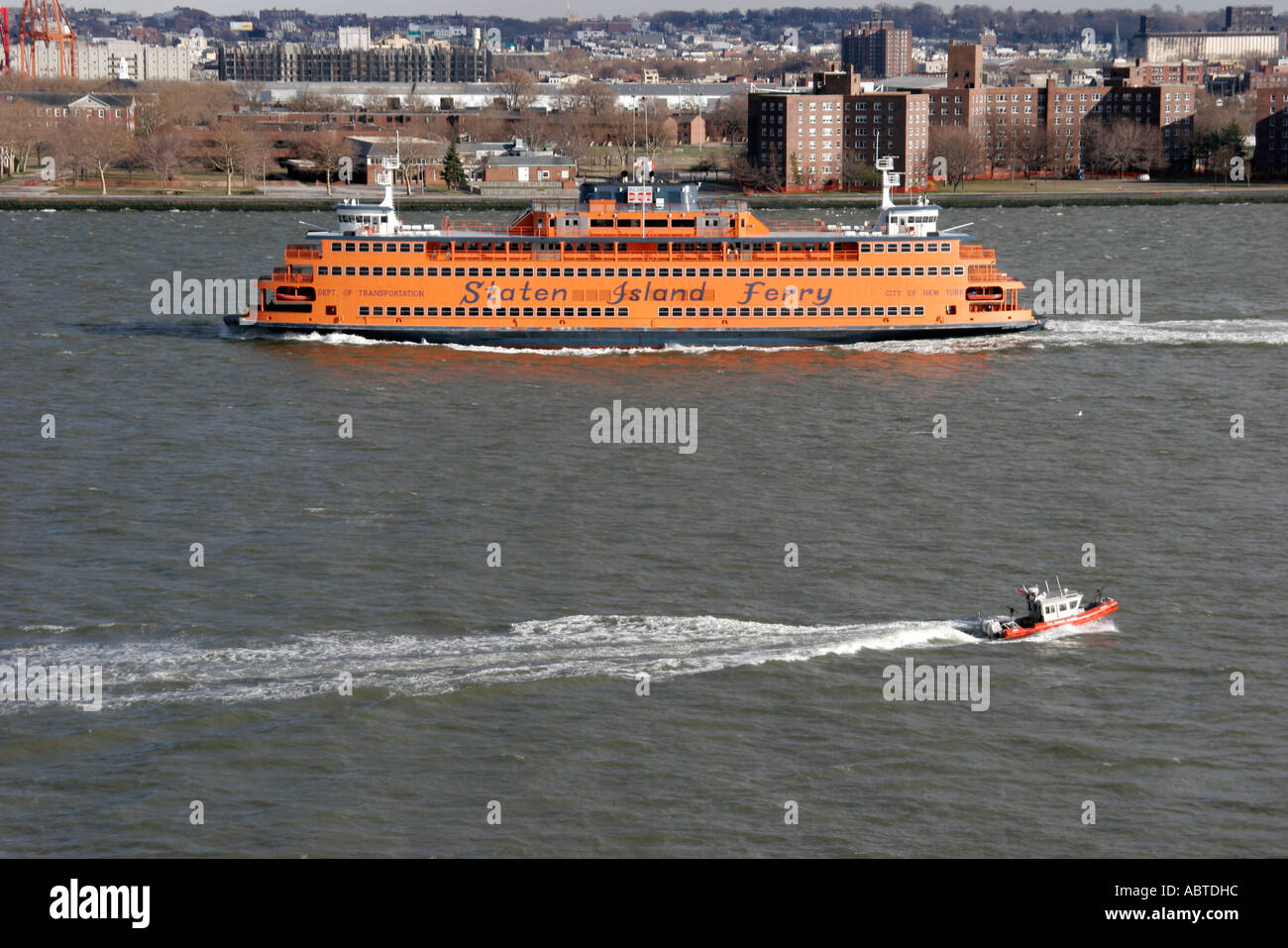 New York City, NY NYC, Hudson River, Wasser, Governors Island, Staten Island Ferry, Boot, Schiff, Schiff, Transport, Pilotboot, NY060405236 Stockfoto