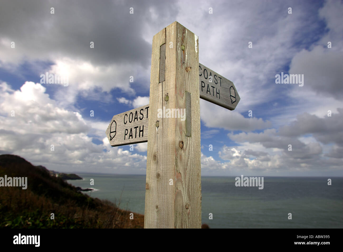 Weg-Zeichen auf dem South West Coast Path. Stockfoto