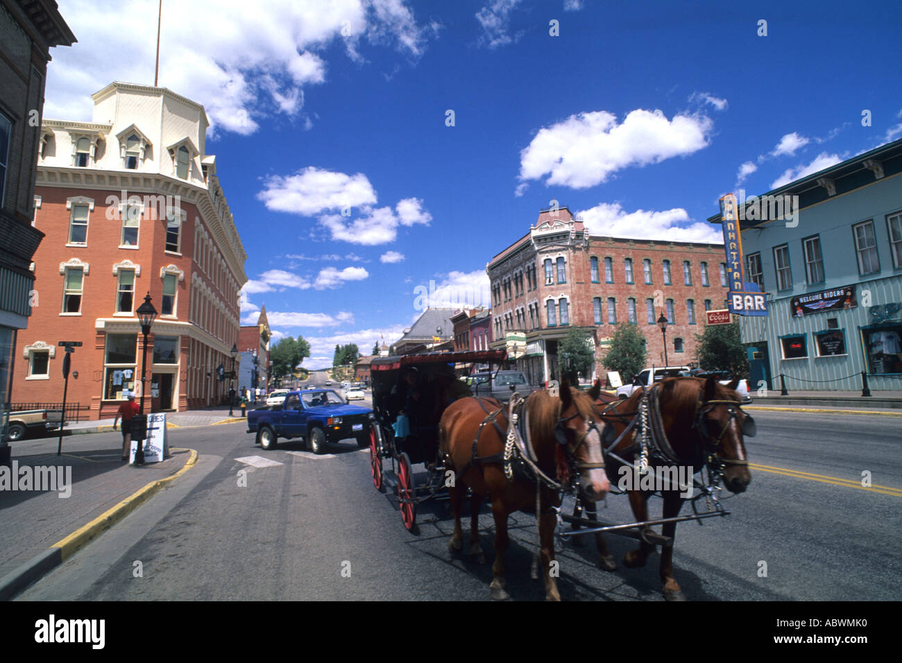 Altmodische Western Town von Leadville Colorado Main street mit Pferdekutsche und Touristen Stockfoto