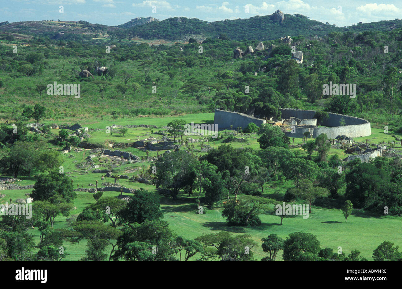 Blick auf das große Gehäuse und Tal Ruinen aus dem Hügel komplexen Groß-Simbabwe Nationaldenkmal Afrika Stockfoto