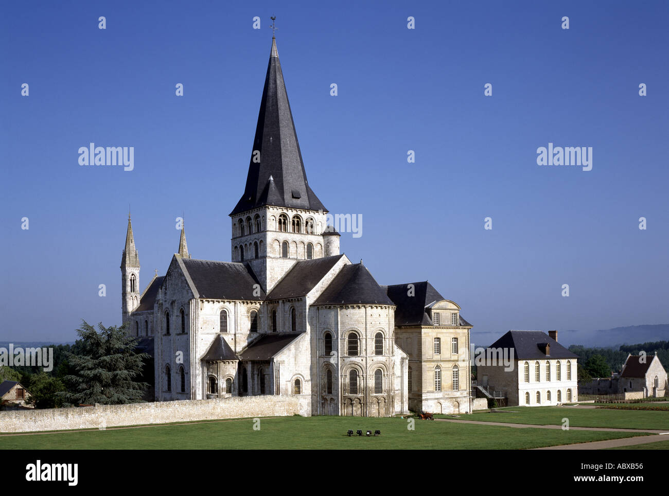 Saint-Martin-de-Boscherville, Abtei, Blick von Südosten Stockfoto