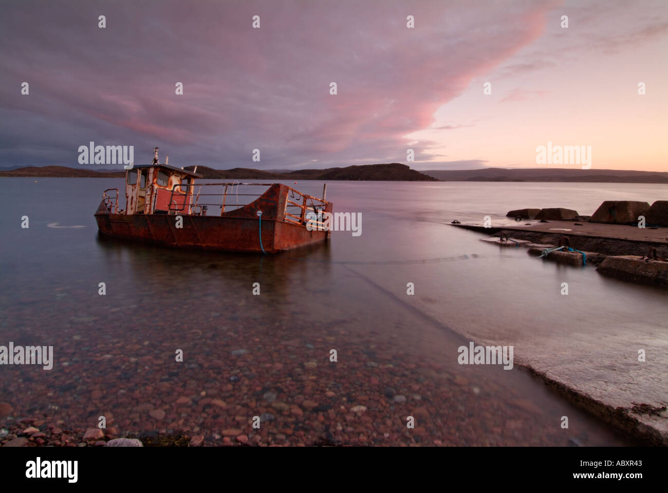 Rusty zerstörten Boot am Loch Ewe Ormiscaig Aultbea in der Nähe von Gairloch Wester Ross Schottland Großbritannien GB EU Europa Stockfoto