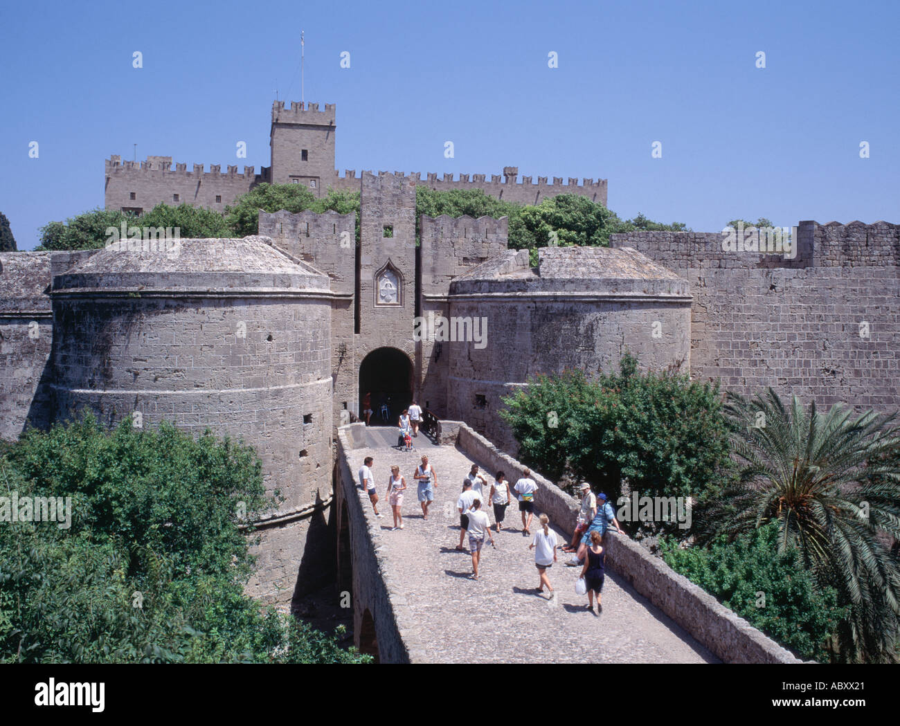 Die d ' Amboise Tor und der Palast des Großmeisters in der Altstadt von Rhodos Stockfoto