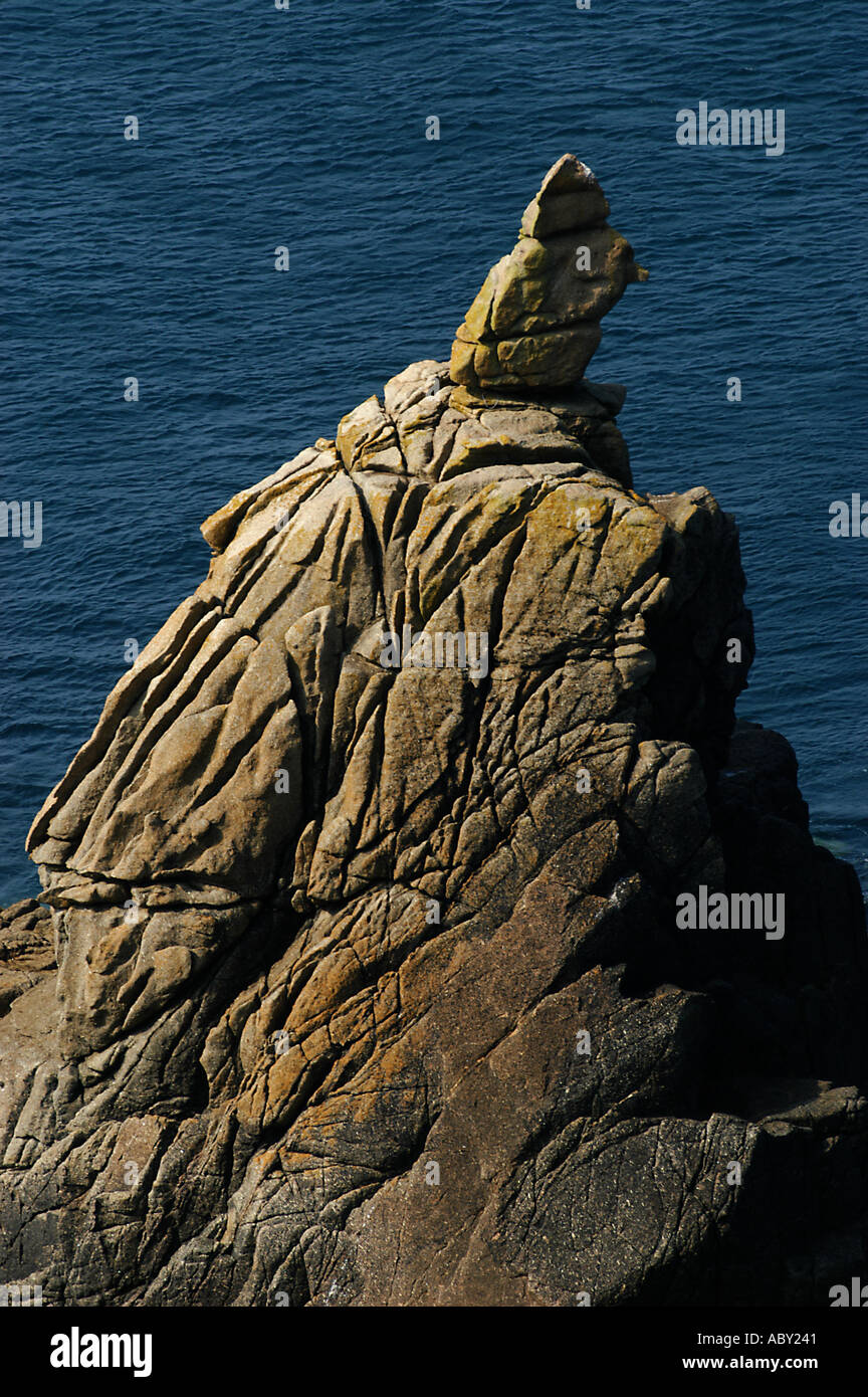 Irische Lady rock unter Pedn-Men-Du, Sennen Cove, Cornwall, Großbritannien Stockfoto
