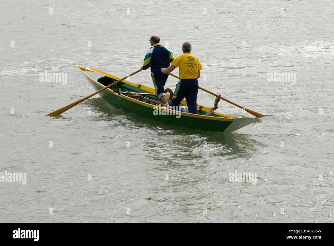 Traditionelle Rudern Rennen in Venedig, Italien. Stockfoto