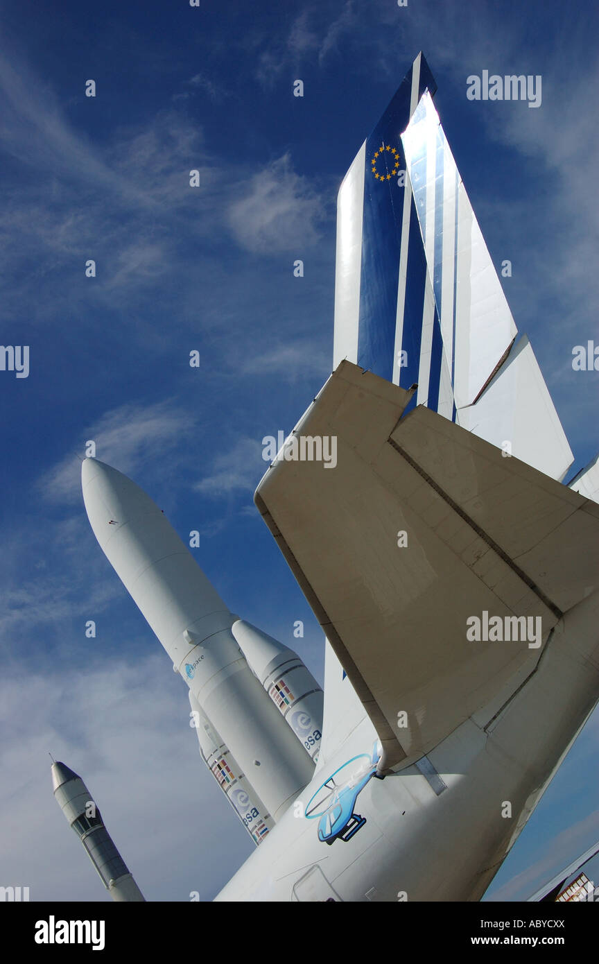 Ariane-Raketen und Jet-Flugzeugen auf der Paris Air Show, Le Bourget. Paris. Stockfoto
