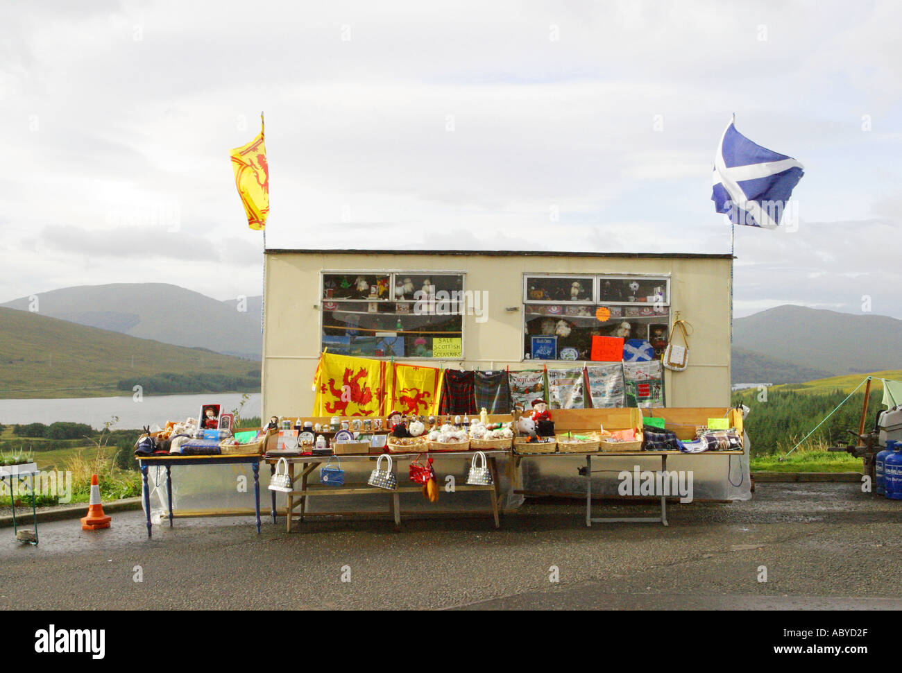 Willkommen im schottischen Touristenladen, der Souvenirs in einem isolierten Teil der westlichen Highlands verkauft Stockfoto