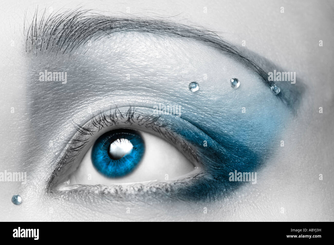 Blaue weibliche Auge Stockfoto