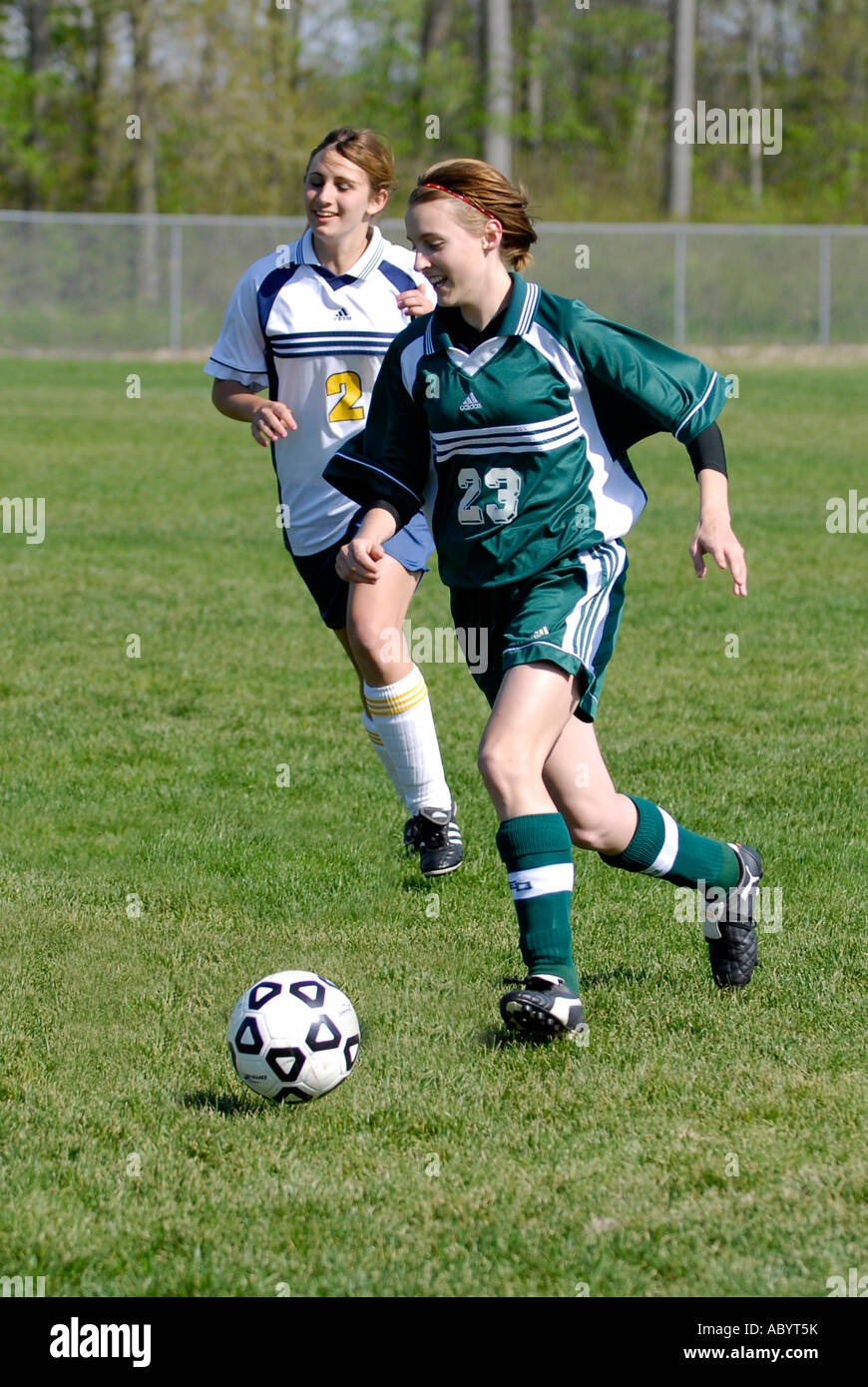 Mädchen Gymnasium Fußball Aktion Stockfoto