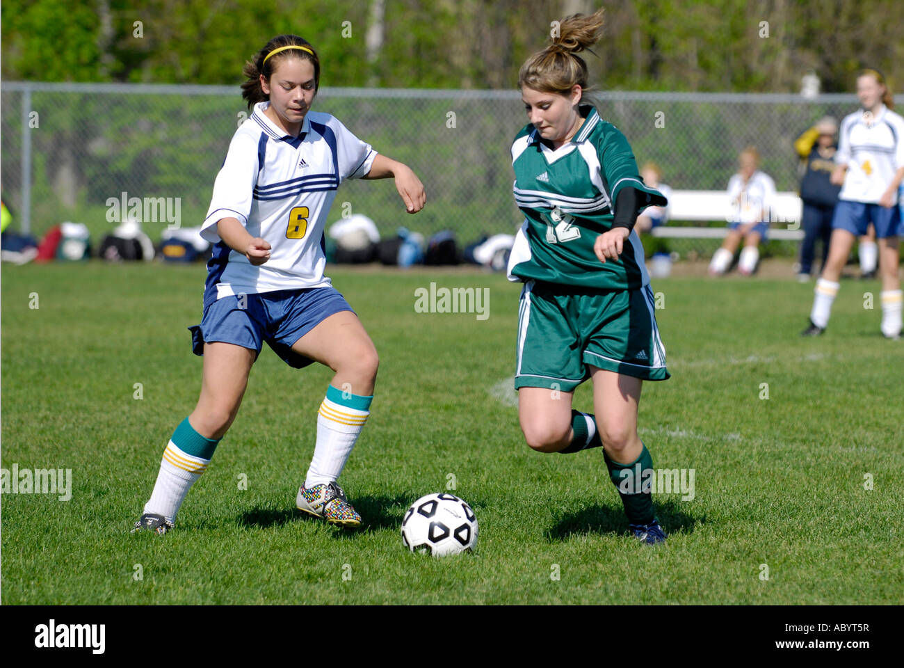 Mädchen Gymnasium Fußball Aktion Stockfoto