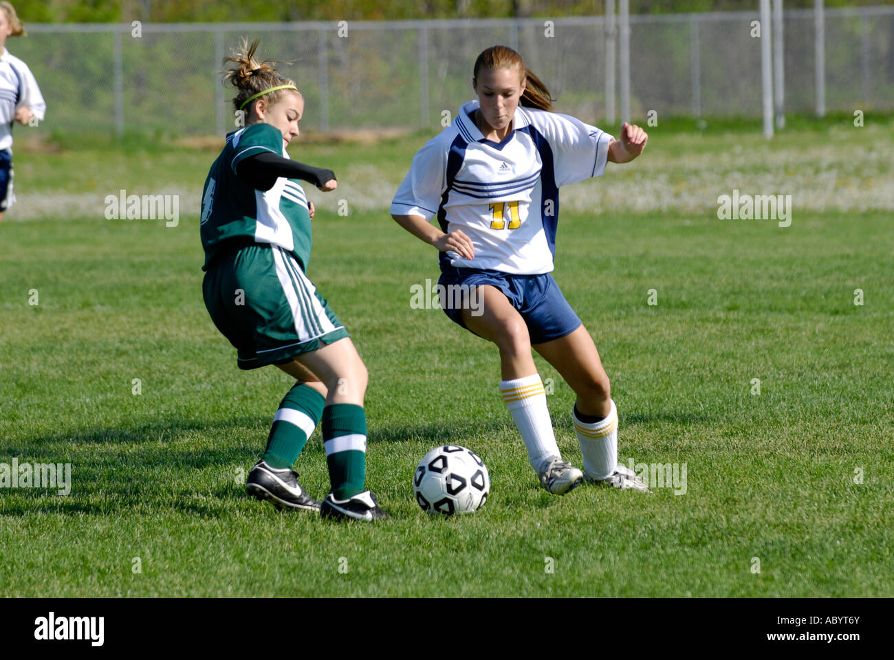 Mädchen Gymnasium Fußball Aktion Stockfoto